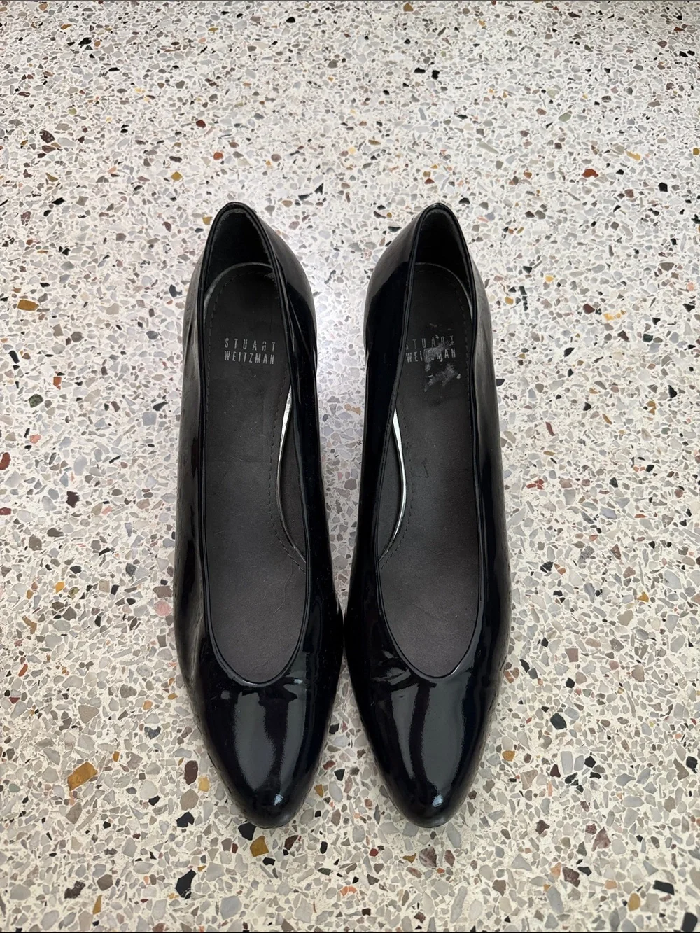 Stuart Weitzman black patent leather round toe cleavage heels pumps 11